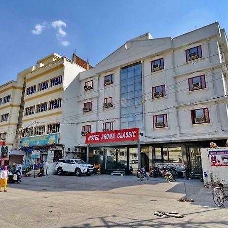 Oyo 1822 Hotel Ambassador Dehradun Bagian luar foto