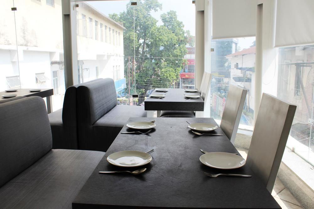 Oyo 1822 Hotel Ambassador Dehradun Bagian luar foto