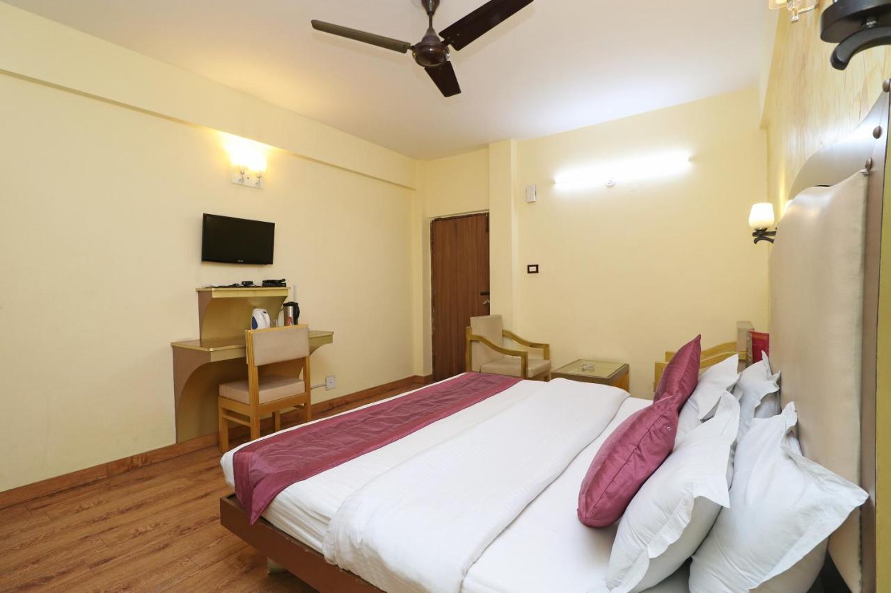 Oyo 1822 Hotel Ambassador Dehradun Bagian luar foto