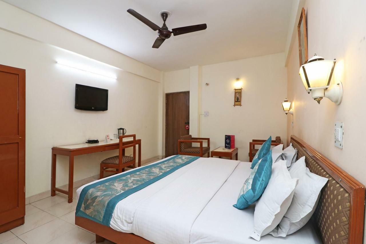 Oyo 1822 Hotel Ambassador Dehradun Bagian luar foto