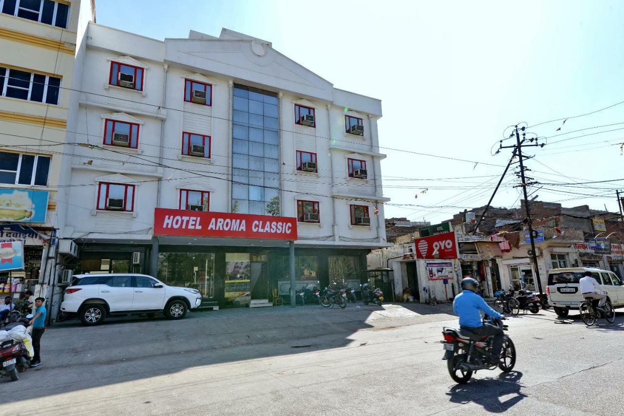 Oyo 1822 Hotel Ambassador Dehradun Bagian luar foto